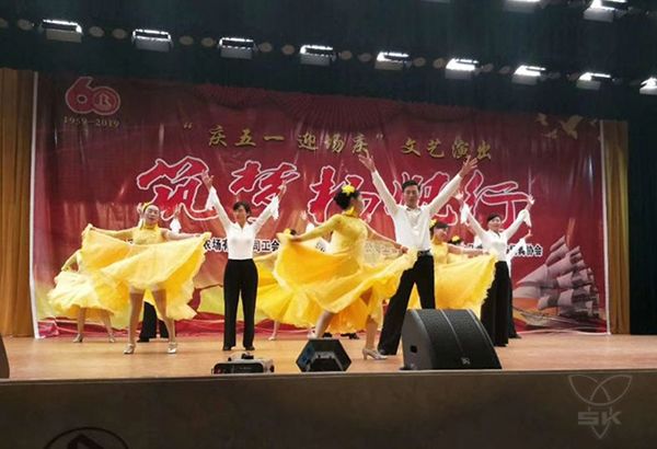 农场公司举办“庆五一 迎场庆”文艺演出