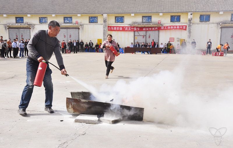 农场公司举办“庆五一佳节 迎百年党庆”职工消防技能比赛