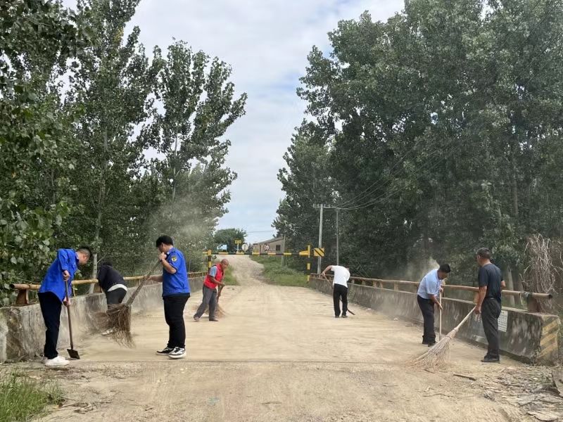 迎国庆 优环境丨社会管理科开展卫生整治行动